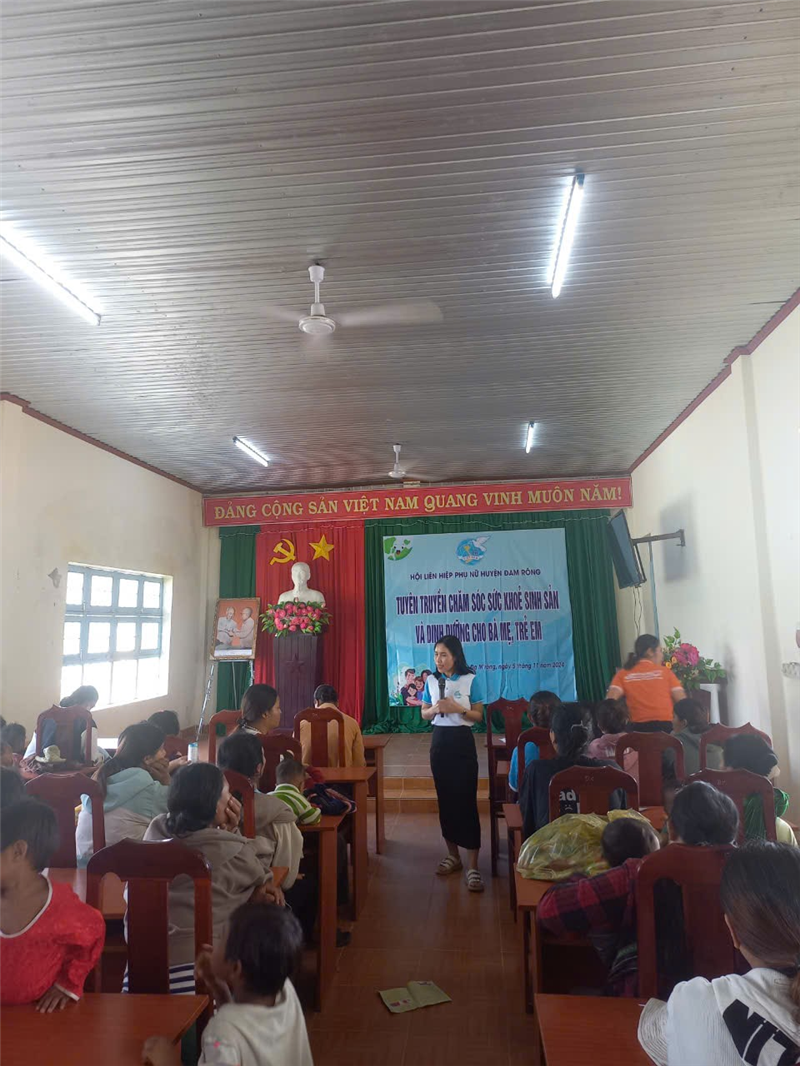 Hội LHPN huyện tuyên truyên phổ biến kiến thức chăm sóc sức khỏe sinh sản và dinh dưỡng cho bà mẹ và trẻ em.png