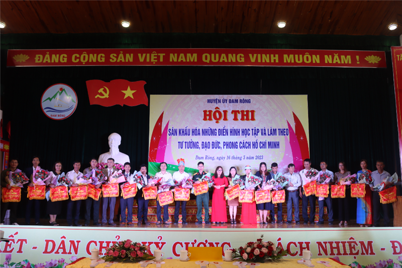 Hội thi sân khấu hóa những điển hình học tập và làm theo tư tưởng, đạo đức, phong cách Hồ Chí Minh