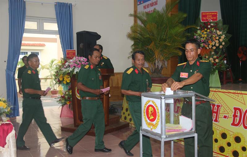 Đại hội bầu Ban Chấp hành khóa mới và các đại biểu đi dự Đại hội tỉnh Lâm Đồng khóa VII