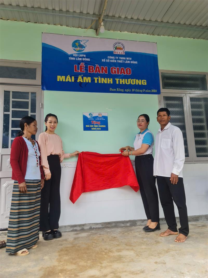 Lễ bàn giao nhà cho gia đình hội viên.jpg