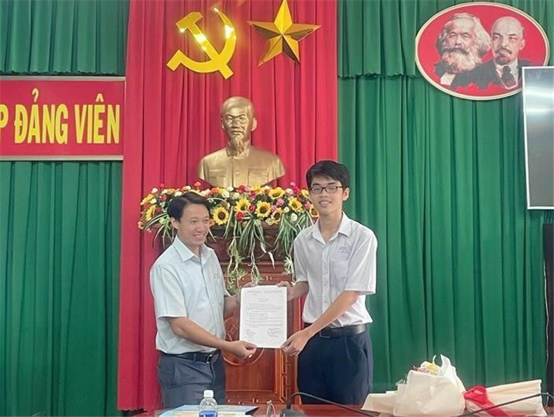 Lễ kết nạp đảng viên là học sinh (Ảnh minh họa)