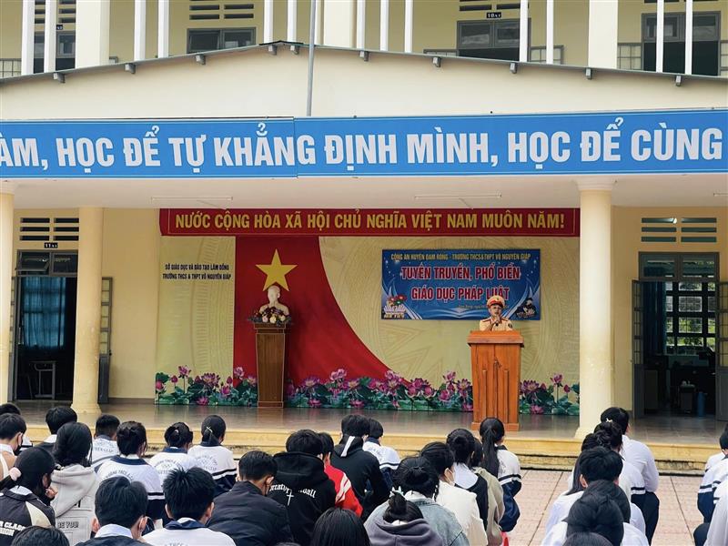 Một số hình ảnh tại buổi tuyên truyền.jpg