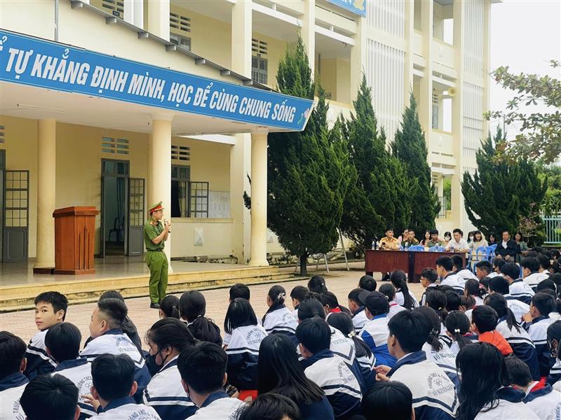 Một số hình ảnh tại buổi tuyên truyền..jpg