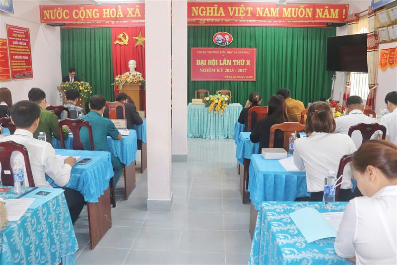 Quang cảnh Đại hội chi bộ trường Tiểu học Đạ M'Rông.jpg