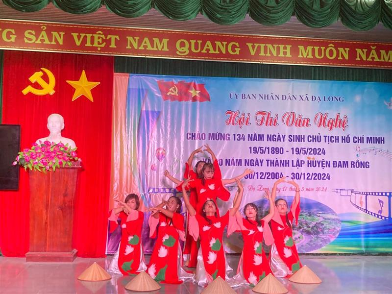 Tiết mục văn nghệ tham gia Liên hoan.jpg