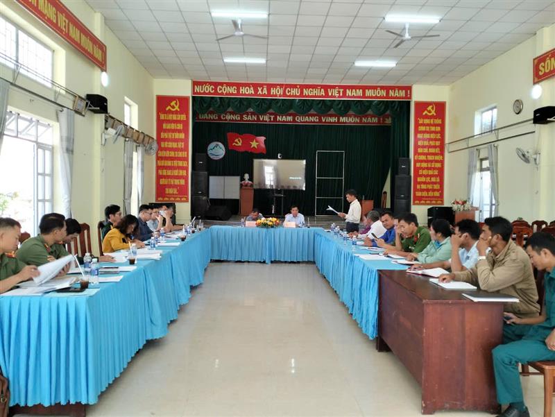 Toàn cảnh buổi làm việc tại xã Đạ Tông.jpg