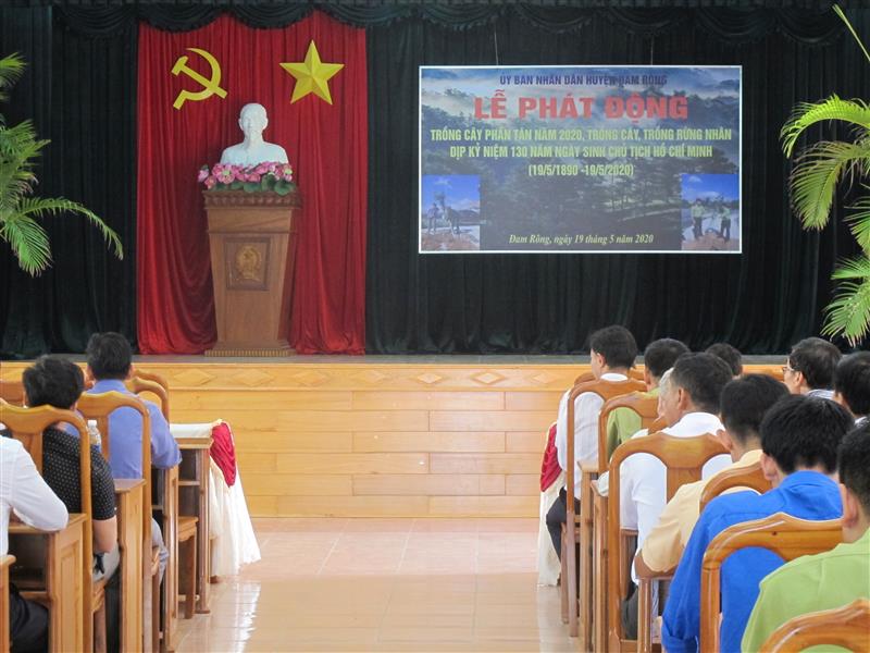 Lễ trồng cây phân tán nhân kỷ niệm  130 năm Ngày sinh Chủ tịch Hồ Chí Minh