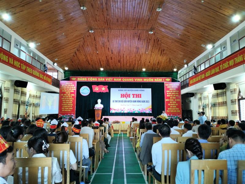 toàn cảnh hội thi Bi thư chi bộ giỏi cấp huyện năm 2023