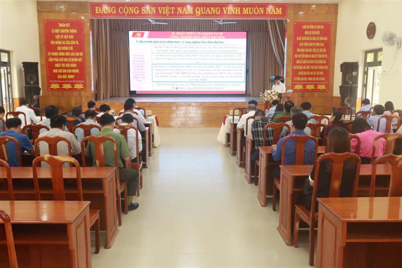 Toàn cảnh lớp bồi dưỡng cập nhật kiến thức.jpg