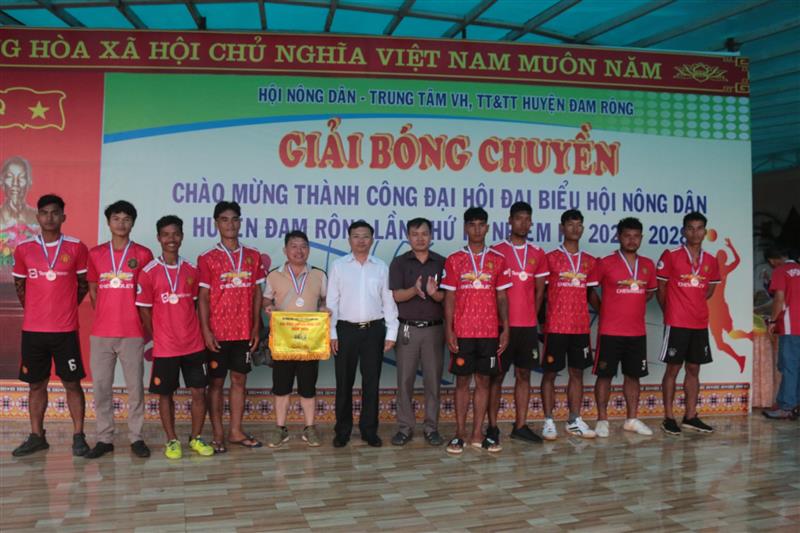 Trao giải cho đội thành tích cao