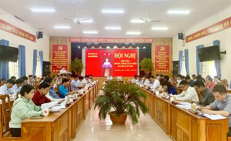 Huyện uỷ Đam Rông tổ chức hội nghị triển khai chương trình giảm nghèo giai đoạn 2021 - 2025