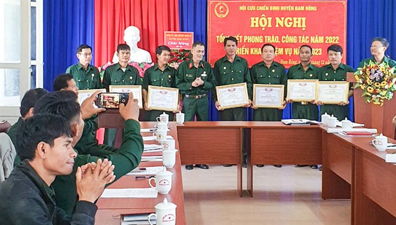 Nhiều cá nhân, tập thể CCB huyện Đam Rông được khen thưởng vì có đóng góp trong công tác Hội