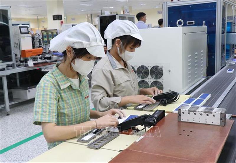 Hoạt động sản xuất tại Công ty TNHH Bujeon Việt Nam Electronic, Khu công nghiệp Quế Võ, tỉnh Bắc Ninh. (Ảnh: TTXVN)