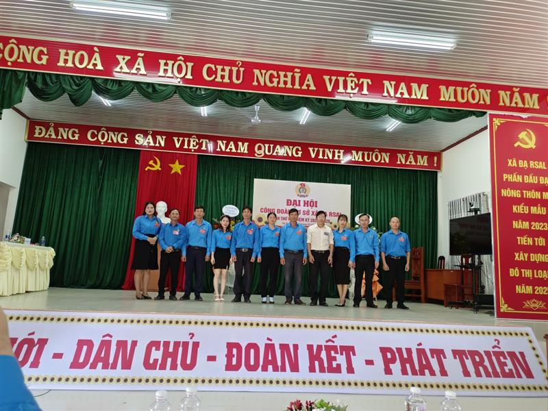 BCH CĐCS xã và Đoàn đại biểu dự Đại hội Công đoàn huyện ra mắt Đại hội BCH CĐCS xã và Đoàn đại biểu dự Đại hội Công đoàn huyện ra mắt Đại hội