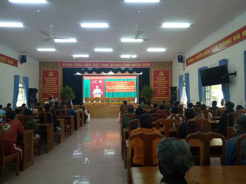 Bộ Tư lệnh Quân khu 7 trao 50 phần quà tặng các hộ dân trên địa bàn xã Rô Men và Liêng Srônh Bộ Tư lệnh Quân khu 7 trao 50 phần quà tặng các hộ dân trên địa bàn xã Rô Men và Liêng Srônh