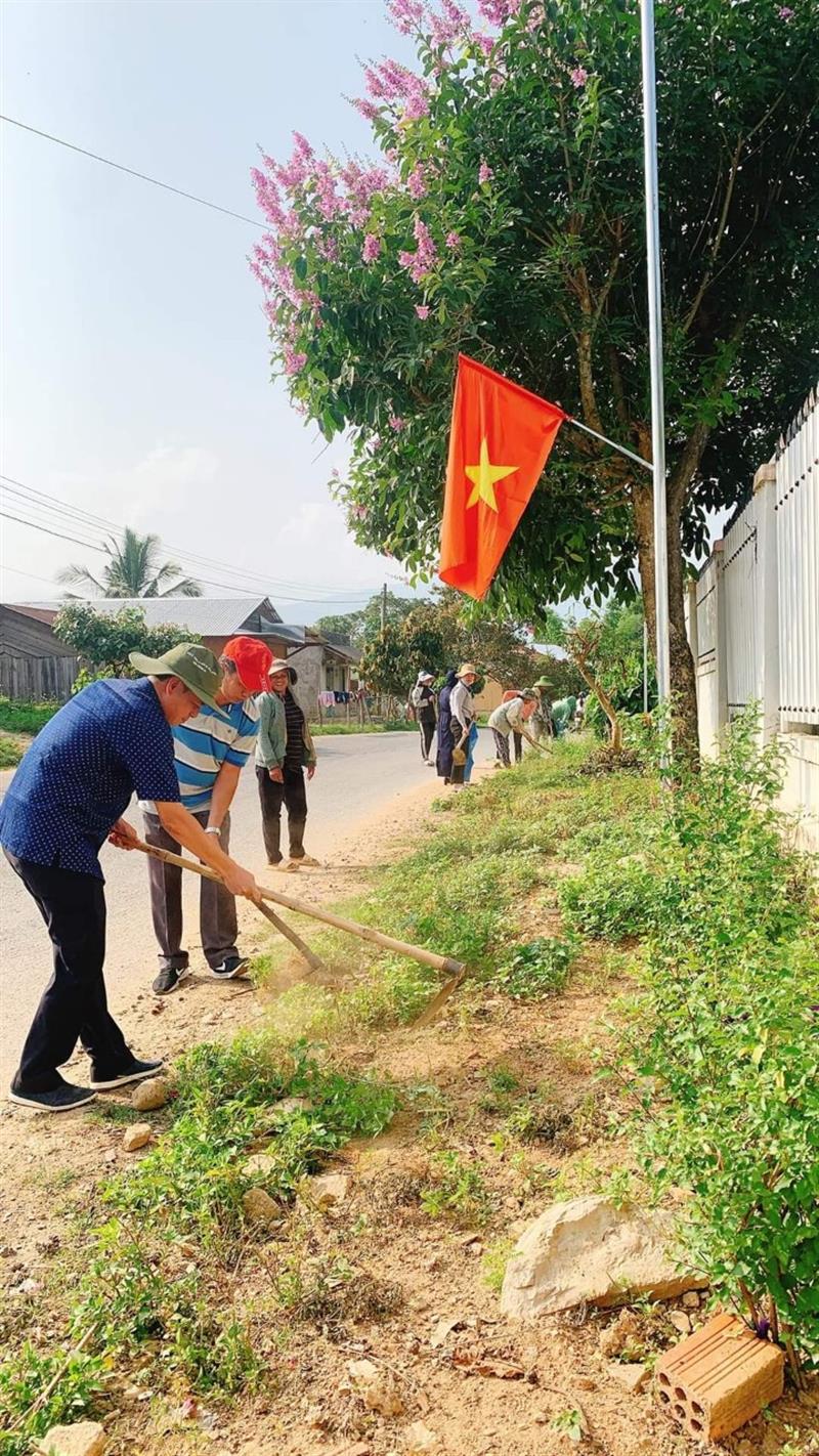 cán bộ và nhân dân trên địa bàn xã Đạ M'Rông hân hoan, phấn khởi tham gia Lễ Phát động cán bộ và nhân dân trên địa bàn xã Đạ M'Rông hân hoan, phấn khởi tham gia Lễ Phát động