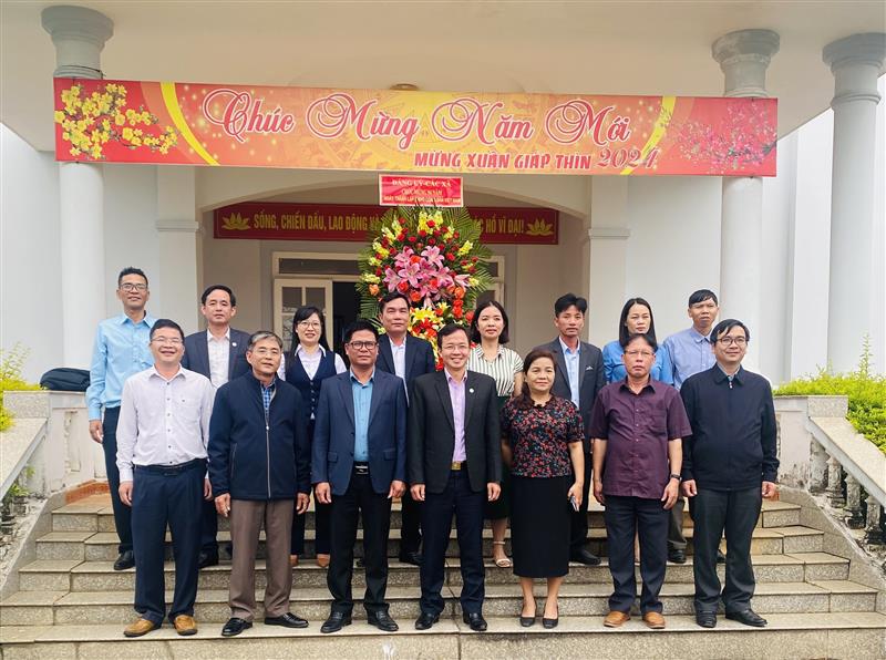 Đảng ủy các xã thăm, chúc mừng Thường trực Huyện ủy, Ban Thường vụ Huyện ủy Đam Rông nhân kỷ niệm 94 năm Ngày thành lập Đảng Cộng sản Việt Nam