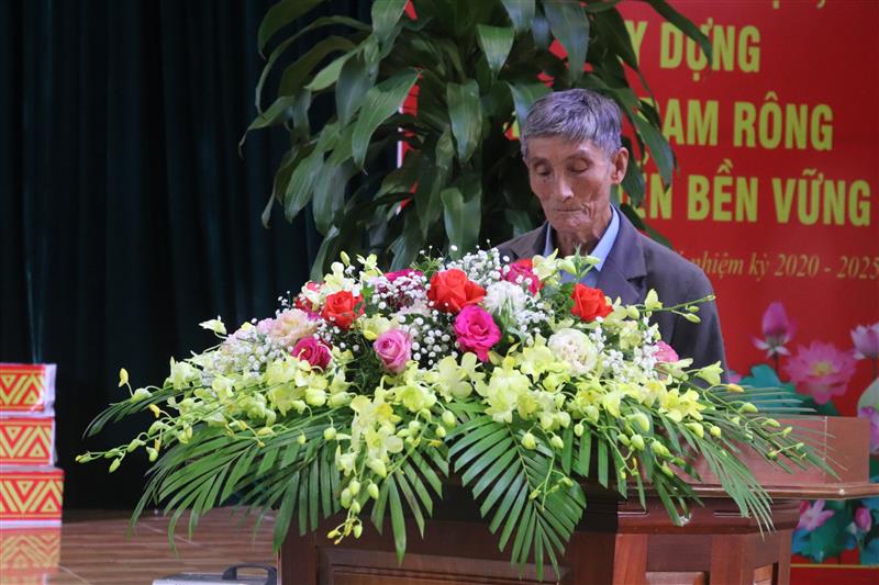 Đảng viên 55 năm tuổi Đảng Phạm Văn Tộ phát biểu cảm tưởng tại Lễ kỷ niệm