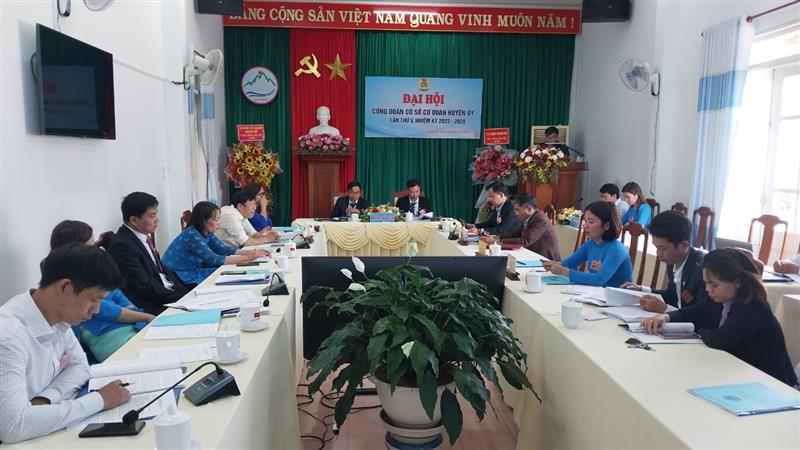 Đồng chí Bí thư Chi bộ cơ quan Huyện ủy phát biểu chỉ đạo Đại hội Đồng chí Bí thư Chi bộ cơ quan Huyện ủy phát biểu chỉ đạo Đại hội