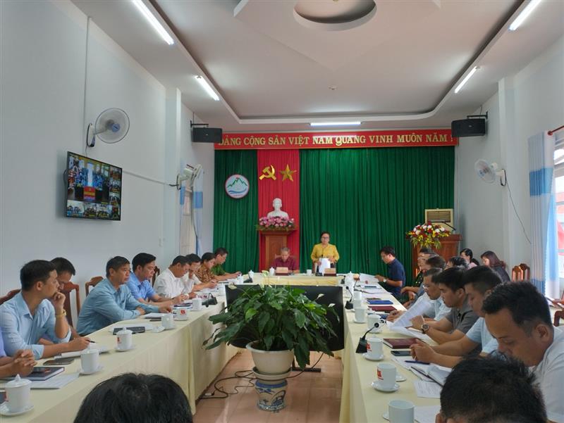 Đồng chí Đa Cắt K' Hương - Phó Bí thư Thường trực Huyện ủy kết luận tại Hội nghị
