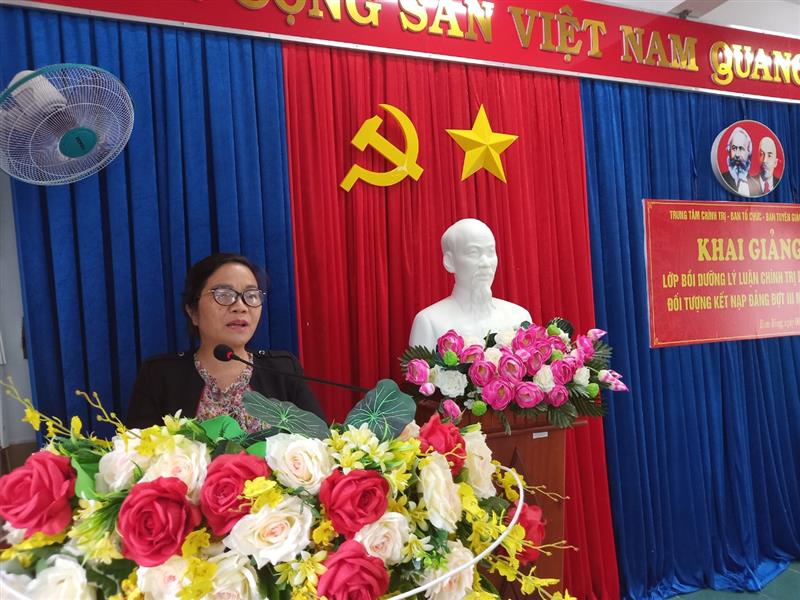 Đồng chí Đa Cắt K'Hương, phó Bí thư Thường trực Huyện ủy phát biểu khai mạc