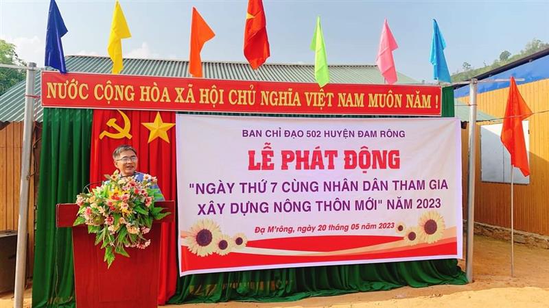 Đồng chí Lê Ích Nghĩa phát động ngày thứ bảy cùng nhân dân tham gia xây dựng nông thôn mới