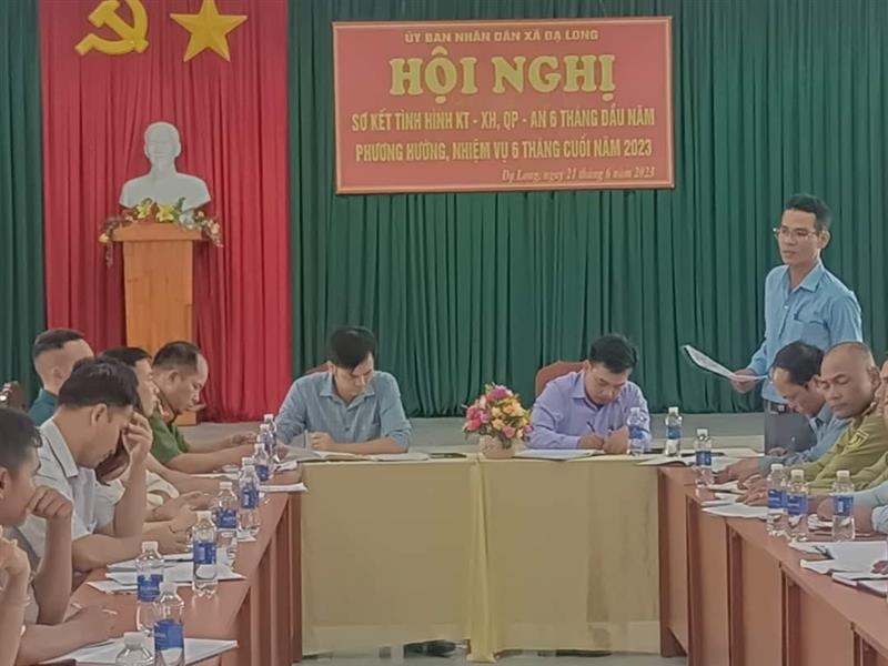Đồng chí Lơ Mu Ha Poh - HUV, BT Đảng ủy - CT HĐND xã phát biểu ý kiến chỉ đạo tại hội nghị Đồng chí Lơ Mu Ha Poh - HUV, BT Đảng ủy - CT HĐND xã phát biểu ý kiến chỉ đạo tại hội nghị
