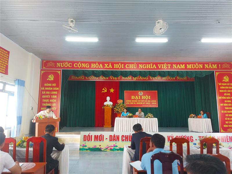 Đồng chí Nguyễn Cảnh Minh - HUV, Chủ tịch Liên đoàn Lao động huyện phát biểu chỉ đạo tại Đại hội