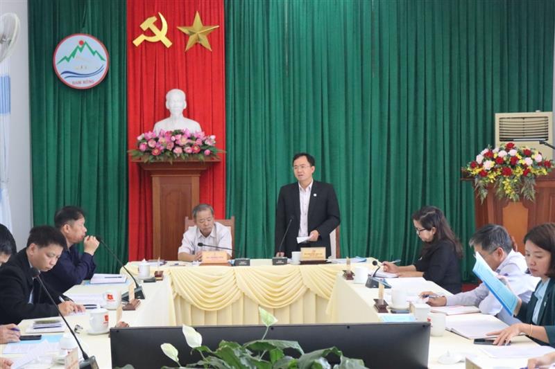 Đồng chí Nguyễn Văn Lộc - Bí thư Huyện ủy phát biểu tại buổi làm việc Đồng chí Nguyễn Văn Lộc - Bí thư Huyện ủy phát biểu tại buổi làm việc