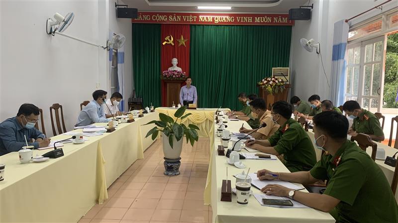 Đồng chí Nguyễn Văn Lộc - Tỉnh ủy viên, Bí thư Huyện uỷ, Chủ tịch HĐND huyện phát biểu chỉ đạo Hội nghị