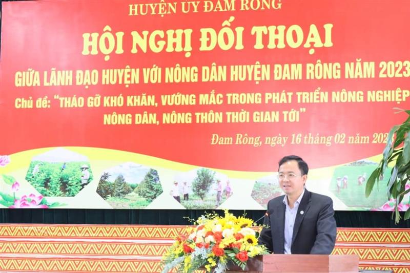 Đồng chí Nguyễn Văn Lộc - Tỉnh ủy viên, Bí thư Huyện ủy, Chủ tịch HĐND huyện phát biểu chỉ đạo tại hội nghị