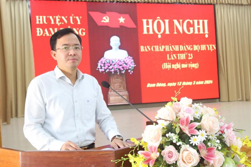 Đồng chí Nguyễn Văn Lộc - Tỉnh ủy viên, Bí thư Huyện ủy, Chủ tịch HĐND huyện phát biểu chỉ đạo 