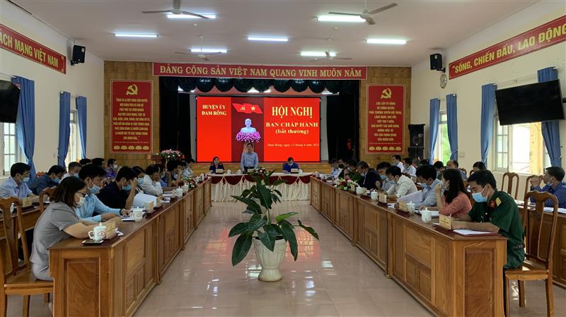 Đồng chí Nguyễn Văn Lộc - Tỉnh ủy viên, Bí thư Huyện ủy phát biểu chỉ đạo Hội nghị.jpg Đồng chí Nguyễn Văn Lộc - Tỉnh ủy viên, Bí thư Huyện ủy phát biểu chỉ đạo Hội nghị.jpg