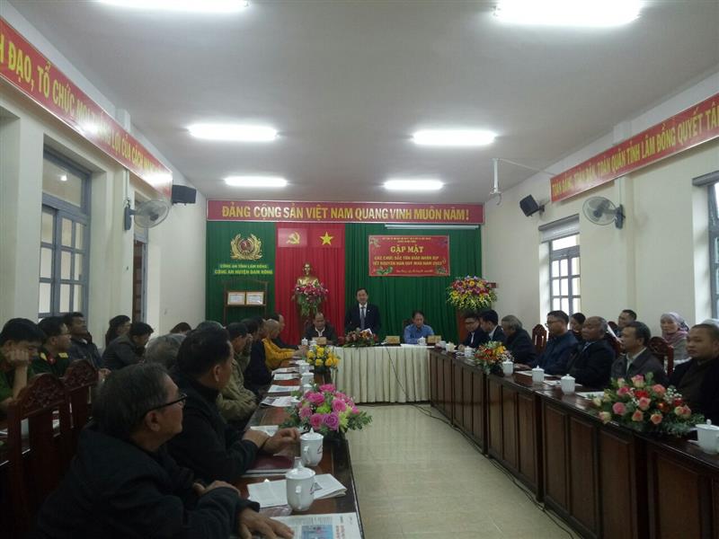 Đồng chí Nguyễn Văn Lộc - TUV, Bí thư Huyện ủy, Chủ tịch HĐND huyện phát biểu tại Hội nghị Đồng chí Nguyễn Văn Lộc - TUV, Bí thư Huyện ủy, Chủ tịch HĐND huyện phát biểu tại Hội nghị