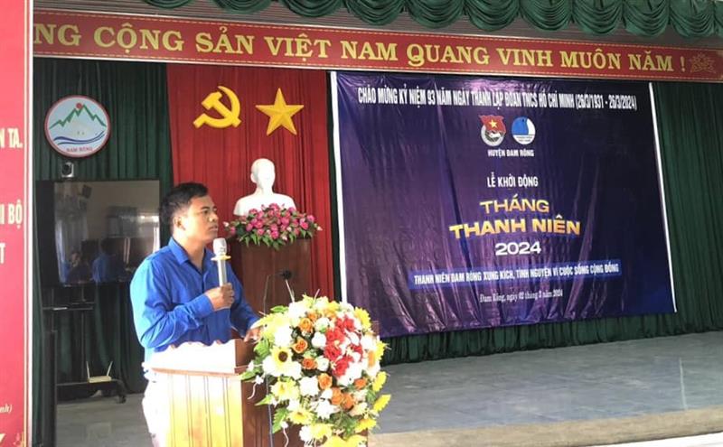 Đồng chí Phó Bí thư Huyện đoàn phát biểu phát động Tháng thanh niên năm 2024