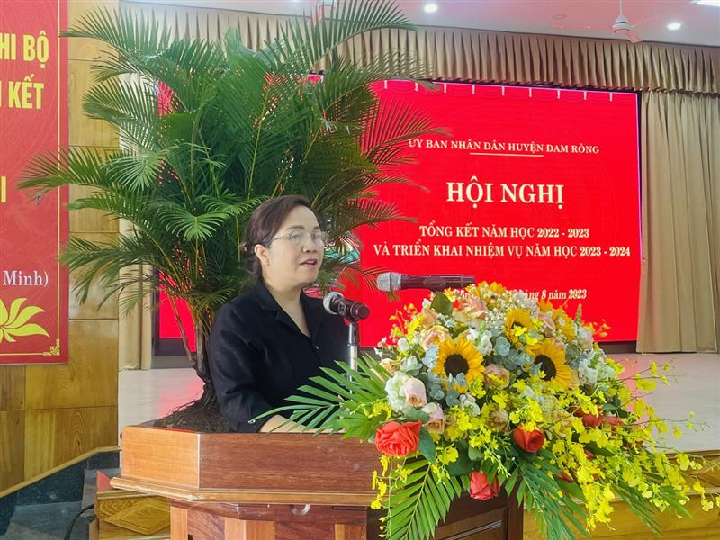 Đồng chí Phó Bí thư Thường trực Huyện ủy phát biểu chỉ đạo Hội nghị Đồng chí Phó Bí thư Thường trực Huyện ủy phát biểu chỉ đạo Hội nghị