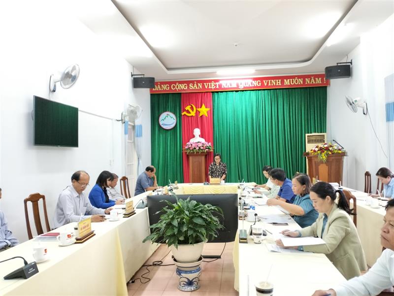 Đồng chí Phó Bí thư Thường trực Huyện ủy phát biểu kết luận Hội nghị.jpg Đồng chí Phó Bí thư Thường trực Huyện ủy phát biểu kết luận Hội nghị.jpg