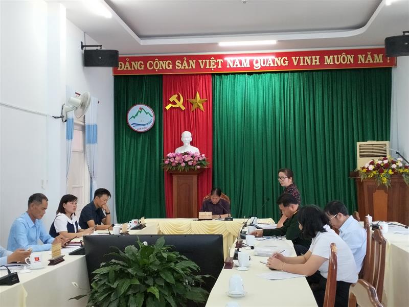 Đồng chí Phó Bí thư Thường trực Huyện ủy phát biểu tại Hội nghị Đồng chí Phó Bí thư Thường trực Huyện ủy phát biểu tại Hội nghị