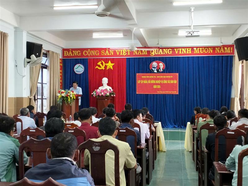 Đồng chí Trưởng Ban Dân vận Huyện ủy khai mạc lớp tập huấn dân vận.jpg Đồng chí Trưởng Ban Dân vận Huyện ủy khai mạc lớp tập huấn dân vận.jpg