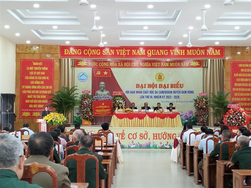 Đồng chí Trương Hữu Đồng - Phó Bí thư Huyện ủy, Chủ tịch UBND huyện phát biểu chỉ đạo Đại hội Đồng chí Trương Hữu Đồng - Phó Bí thư Huyện ủy, Chủ tịch UBND huyện phát biểu chỉ đạo Đại hội