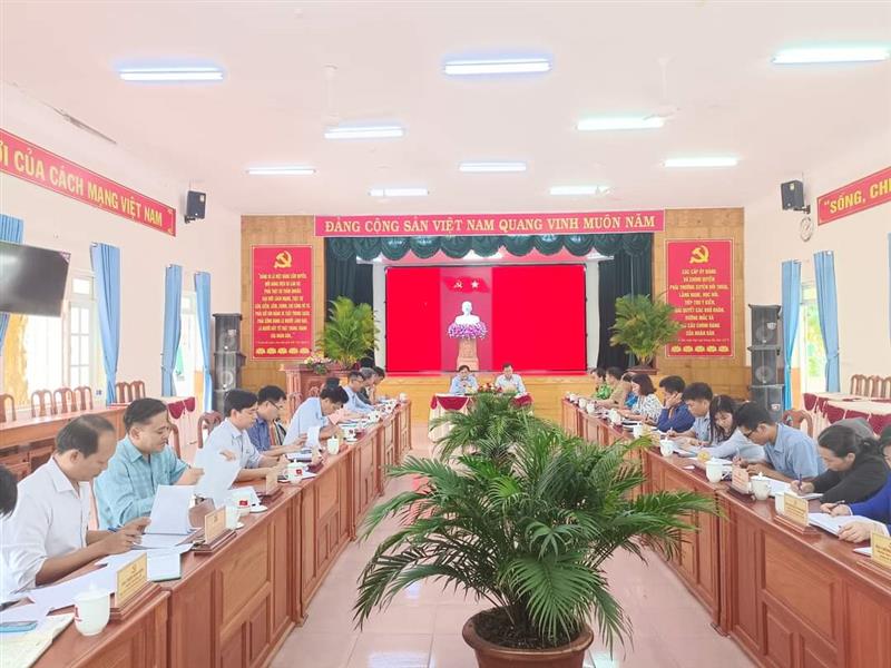 Đồng Chí Võ Ngọc Hiệp - Ủy viên BTV Tỉnh ủy, Chủ tịch Ủy ban MTTQ việt nam tỉnh chủ trì hội nghị Đồng Chí Võ Ngọc Hiệp - Ủy viên BTV Tỉnh ủy, Chủ tịch Ủy ban MTTQ việt nam tỉnh chủ trì hội nghị