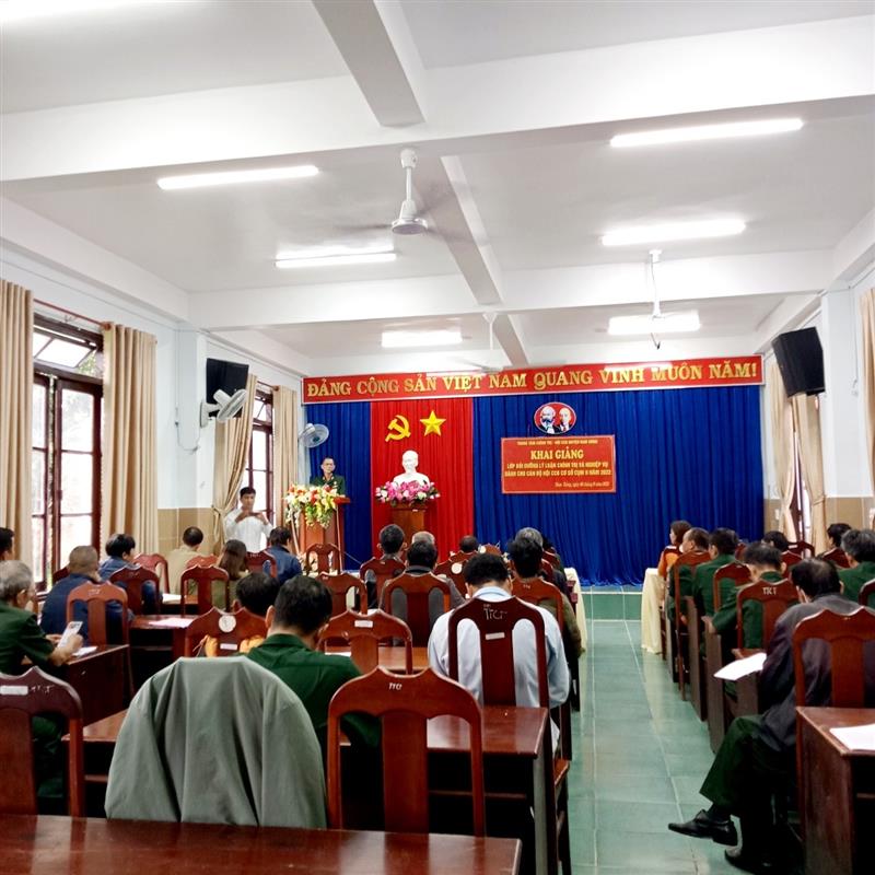 Đồng chí Vũ Xuân Quế - Chủ tịch hội Cựu Chiến binh huyện triển khai tại hội nghị