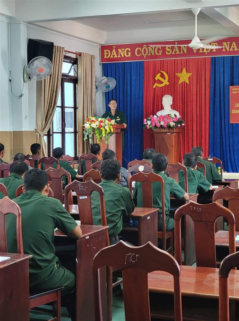 Đồng chí Vũ Xuân Quế - Chủ tịch Hội Cựu Chiến binh huyện triển khai tại hội nghị Đồng chí Vũ Xuân Quế - Chủ tịch Hội Cựu Chiến binh huyện triển khai tại hội nghị