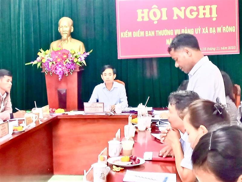 Đóng góp ý của các đồng chí đảng viên trong Đảng bộ xã Đạ M’Rông Đóng góp ý của các đồng chí đảng viên trong Đảng bộ xã Đạ M’Rông