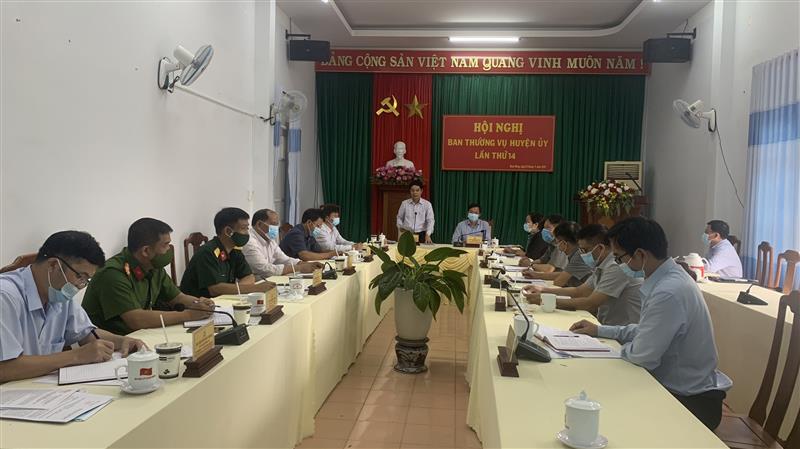  Đồng chí Nguyễn Bình Sơn - UVBTVTU, Chỉ huy trưởng Bộ Chỉ huy Quân sự tỉnh phát biểu chỉ đạo Hội nghị
