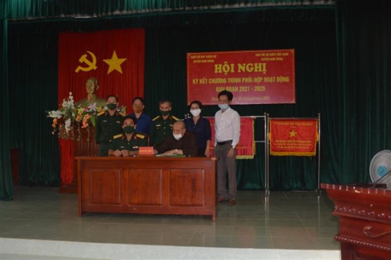 Hai đơn vị ký kết chương trình hoạt động giai đoạn 2021-2025 Hai đơn vị ký kết chương trình hoạt động giai đoạn 2021-2025