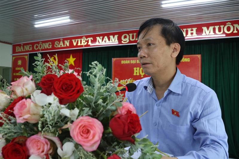 Ông Lâm Văn Đoan - Phó Chủ nhiệm Ủy ban Xã hội của Quốc hội ghi nhận, tiếp thu và giải trình các ý kiến, kiến nghị của cử tri xã Rô Men